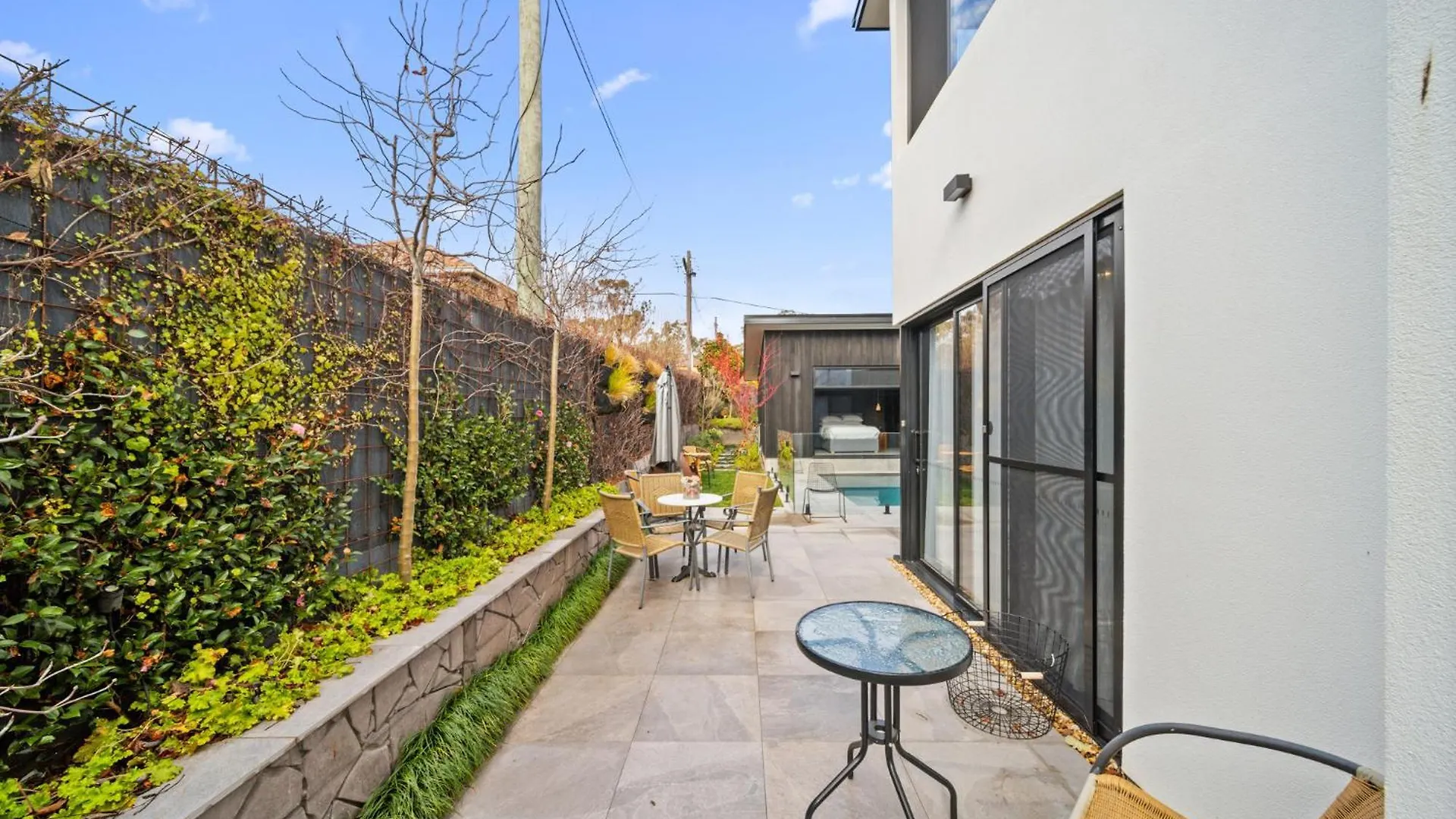Luxurious 2-Bed Pool, Lift, Alfresco Dining Villa Canberra Australia