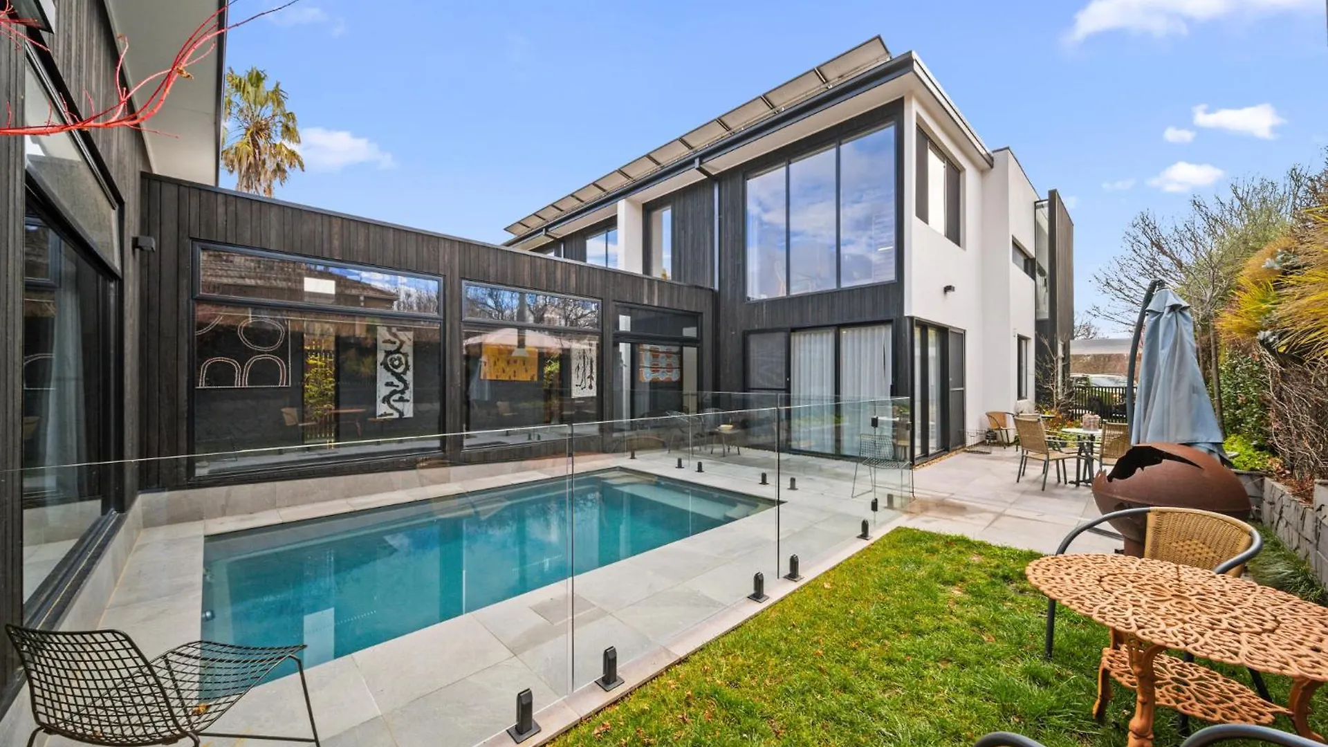 Luxurious 2-Bed Pool, Lift, Alfresco Dining contacts