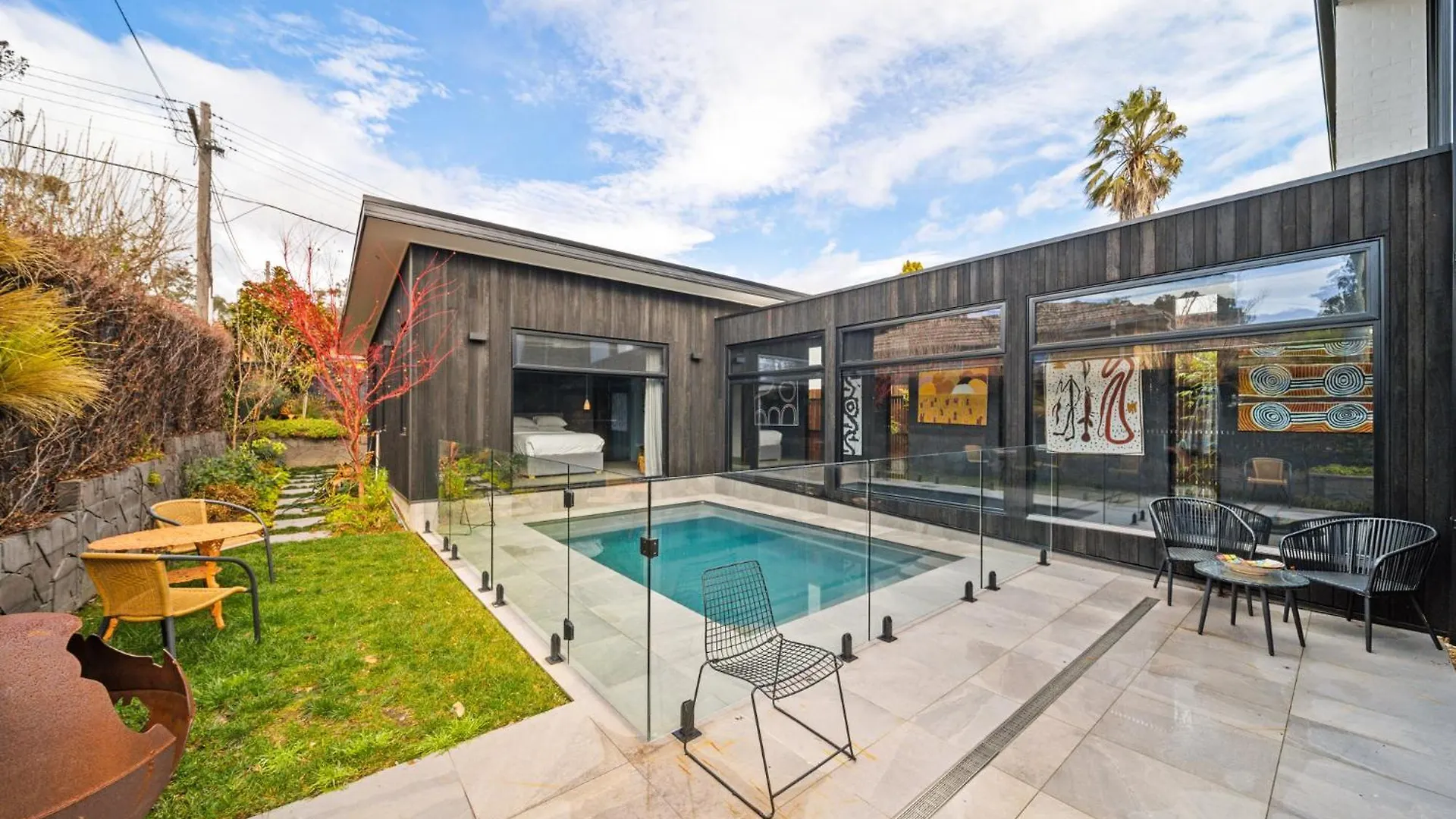 Luxurious 2-Bed Pool, Lift, Alfresco Dining Villa Canberra Holiday home