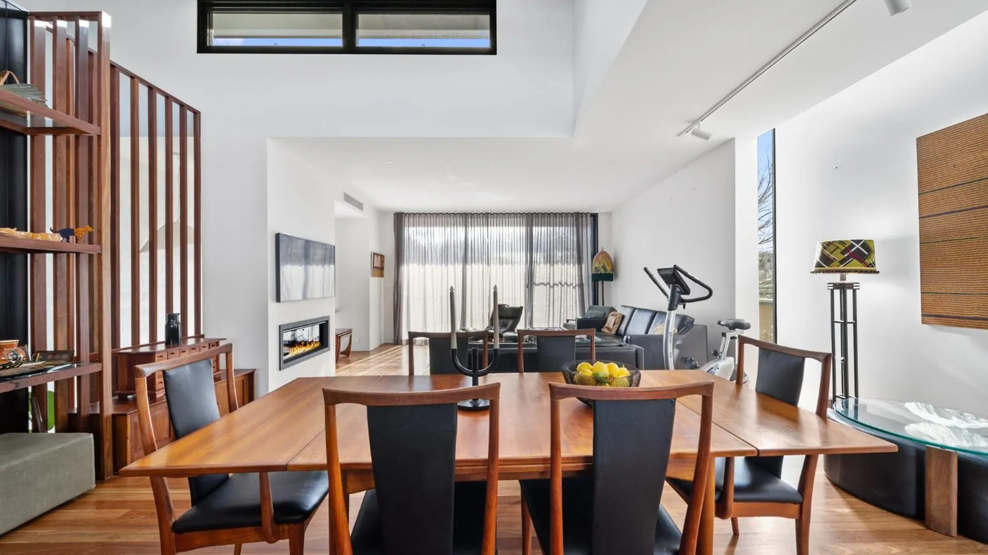 Luxurious 2-Bed Pool, Lift, Alfresco Dining Villa Canberra