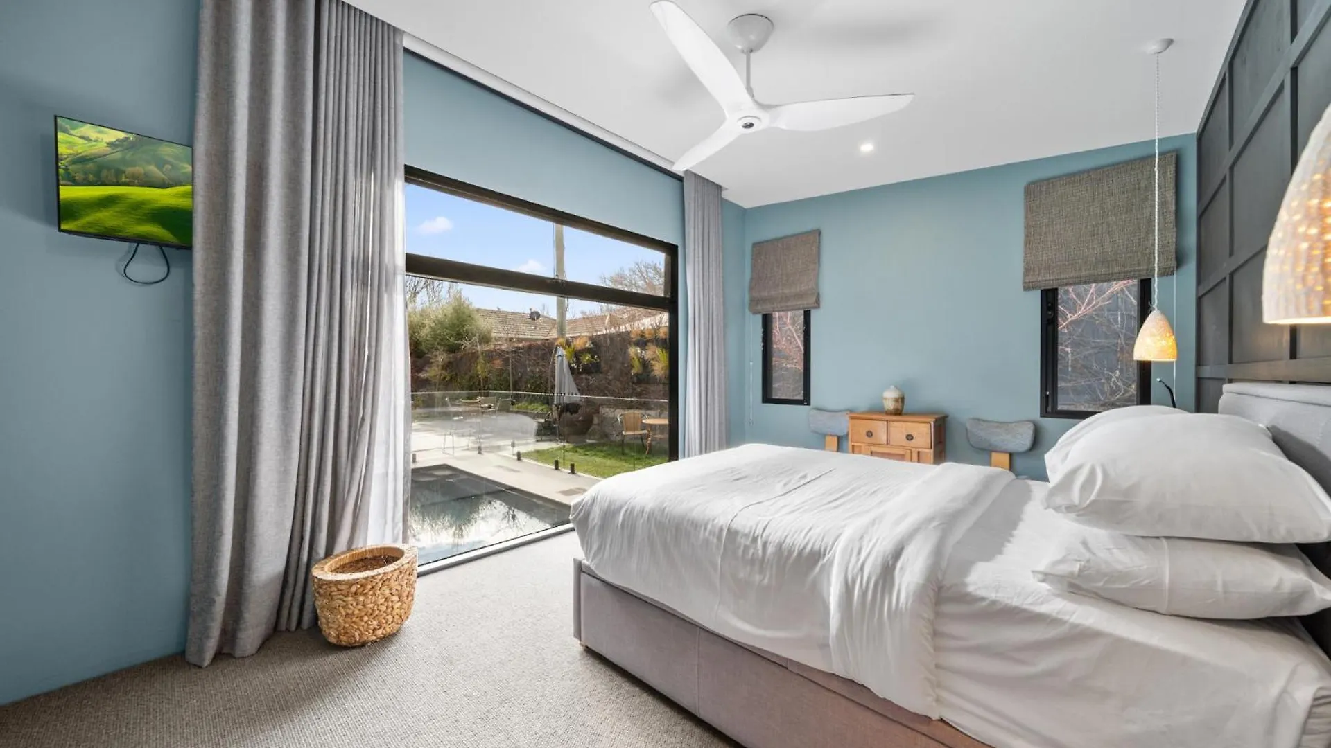 Holiday home Luxurious 2-Bed Pool, Lift, Alfresco Dining Villa Canberra