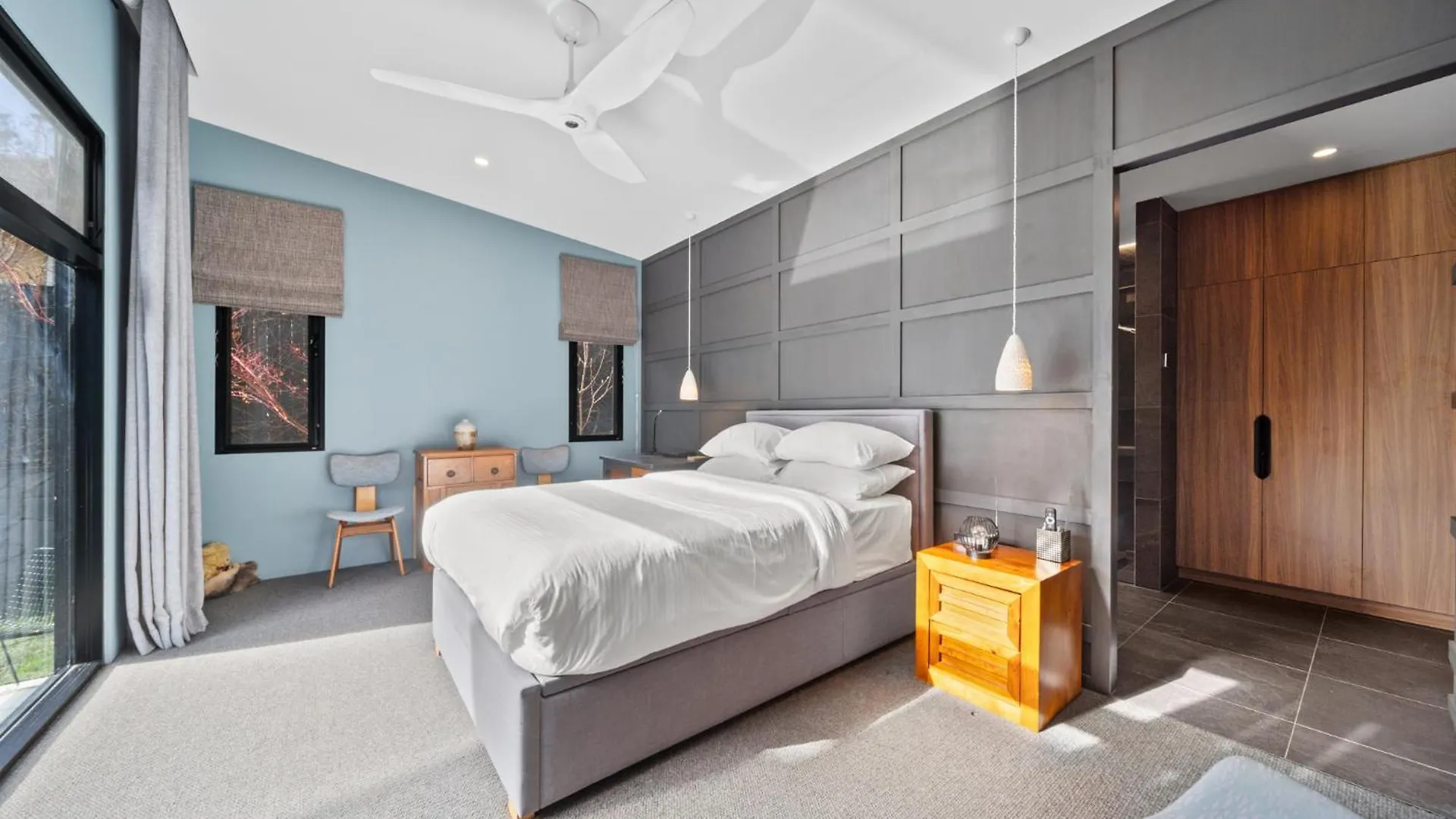 Holiday home Luxurious 2-Bed Pool, Lift, Alfresco Dining Villa Canberra Australia