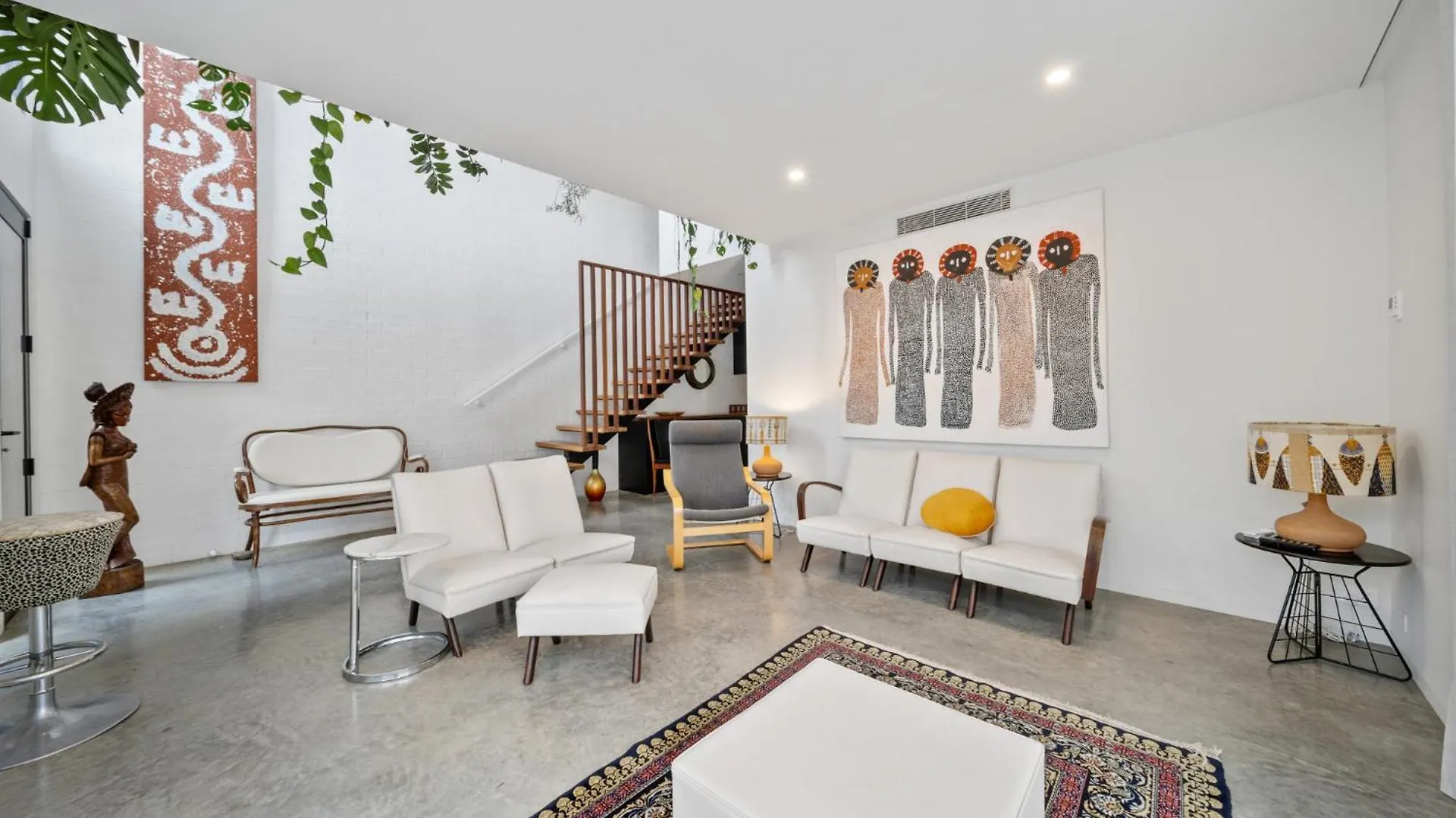 Luxurious 2-Bed Pool, Lift, Alfresco Dining Villa Canberra