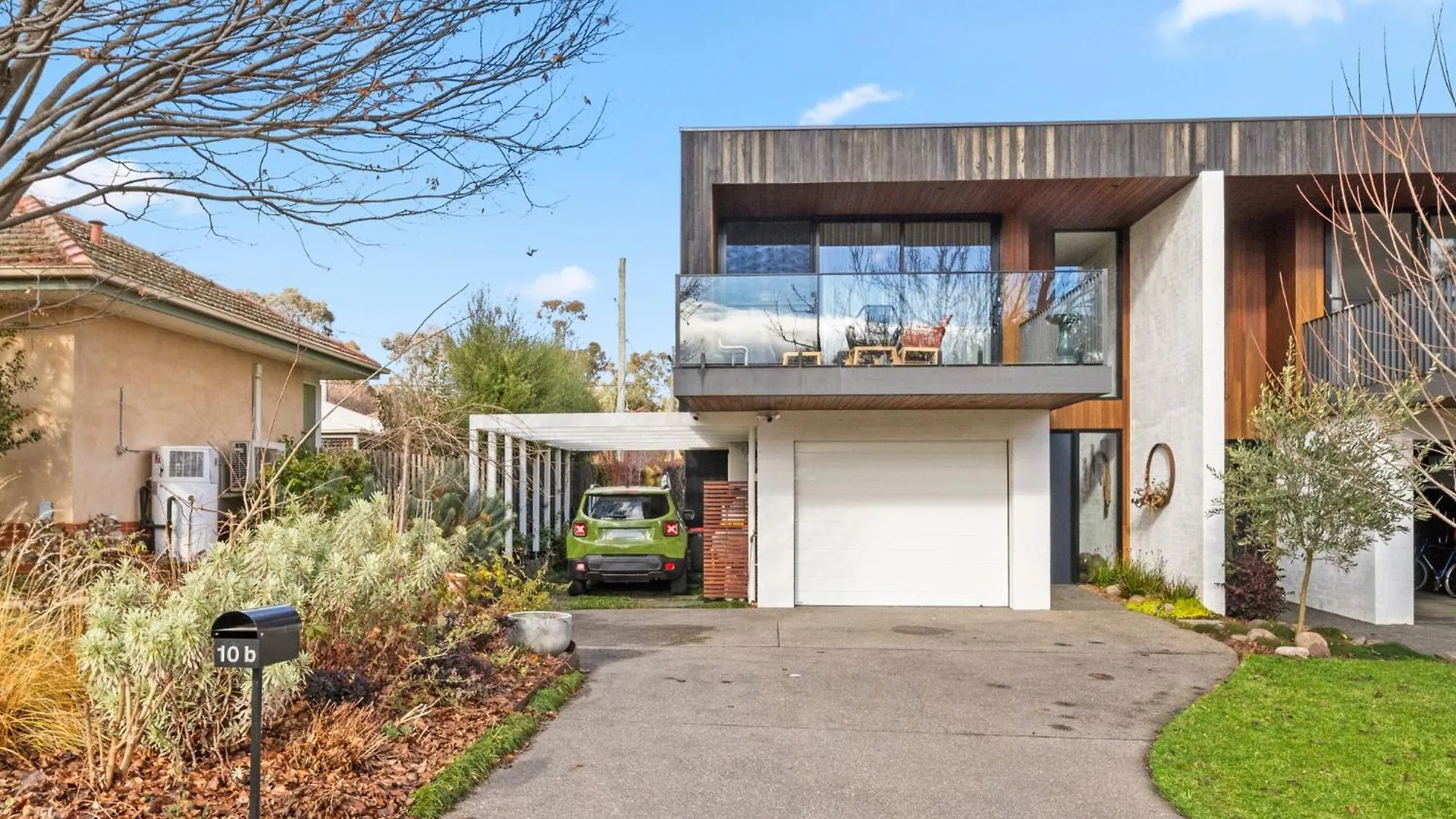 Luxurious 2-Bed Pool, Lift, Alfresco Dining Villa Canberra
