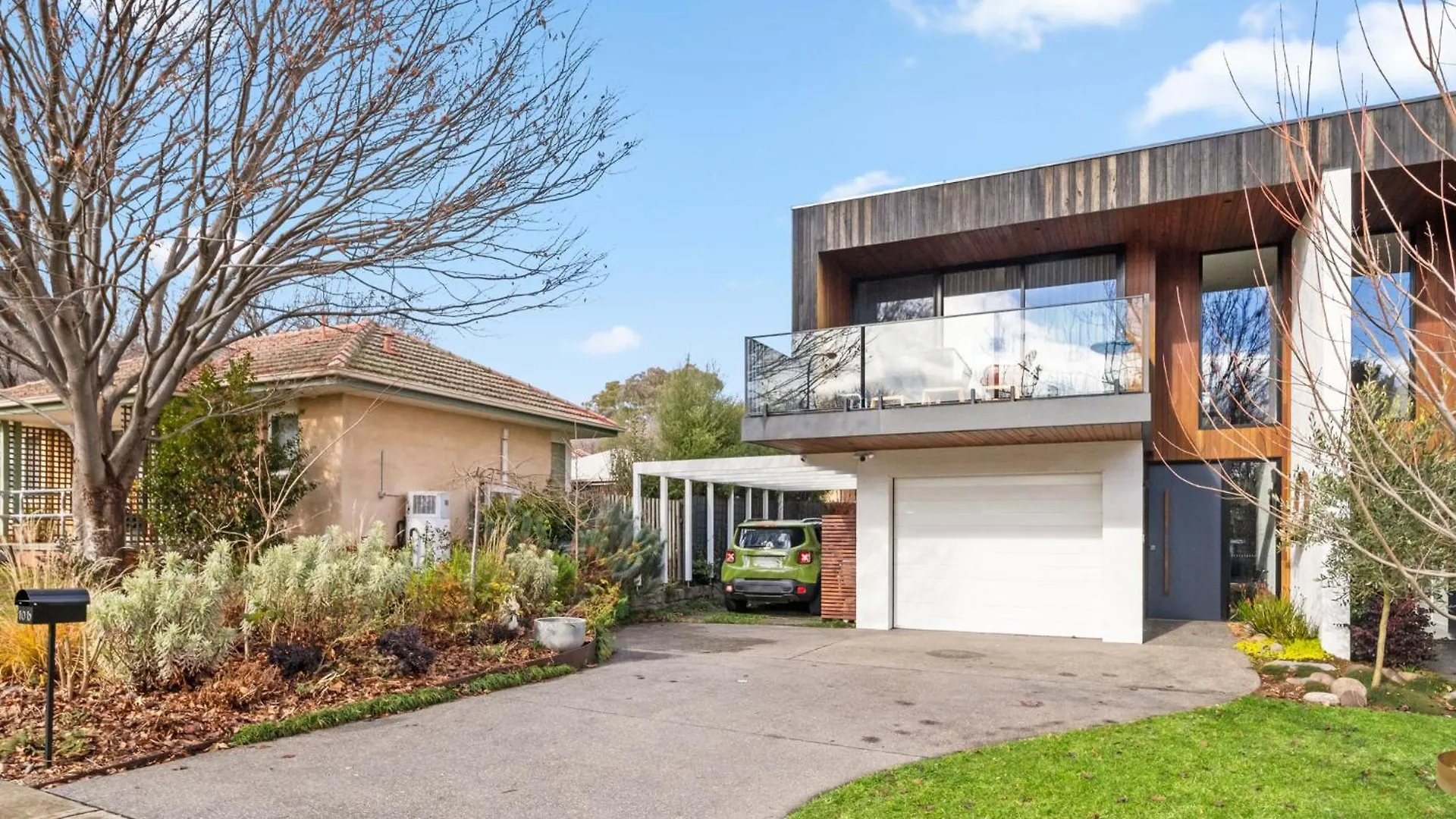 Luxurious 2-Bed Pool, Lift, Alfresco Dining Villa Canberra Holiday home
