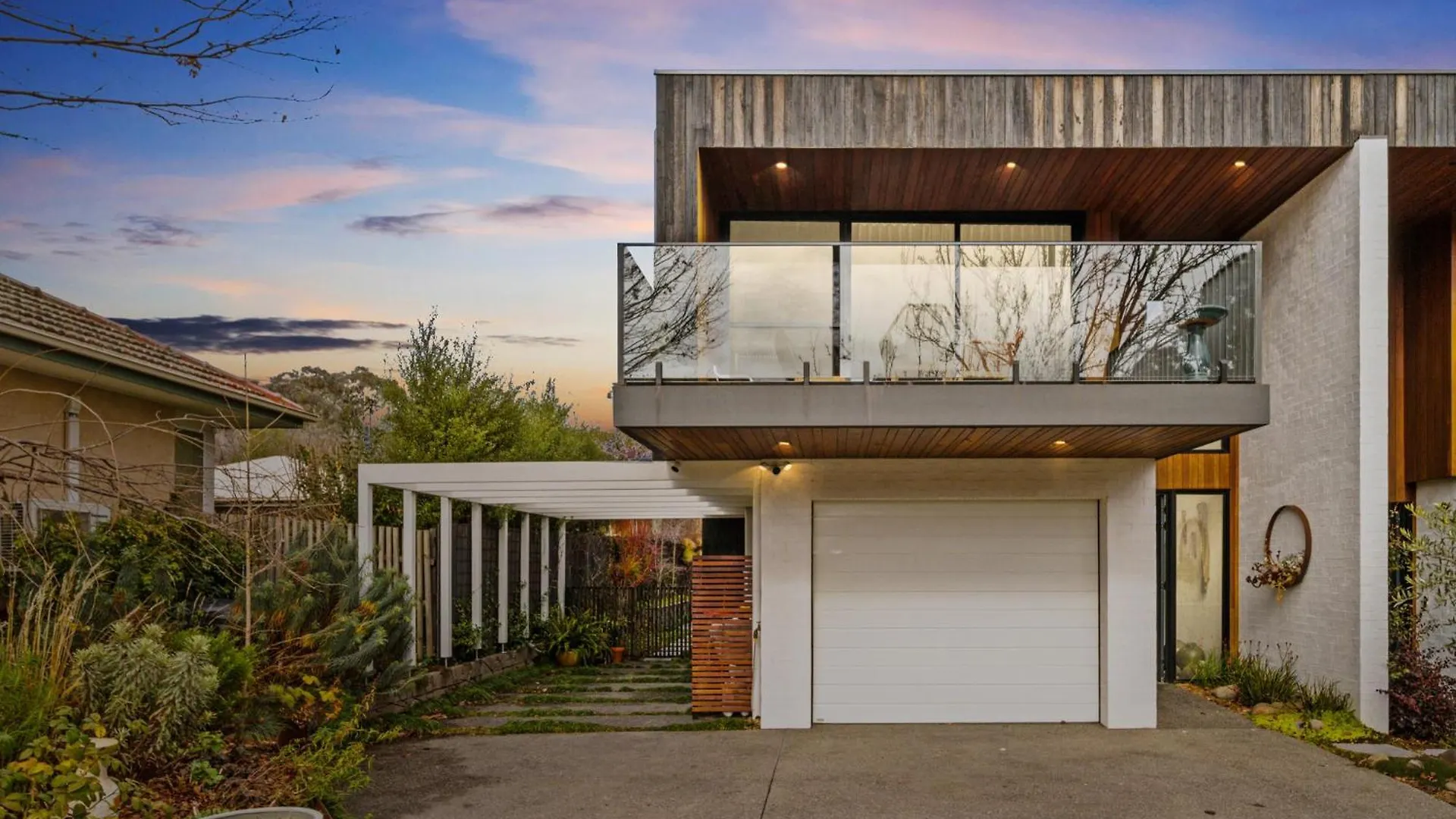 Holiday home Luxurious 2-Bed Pool, Lift, Alfresco Dining Villa Canberra
